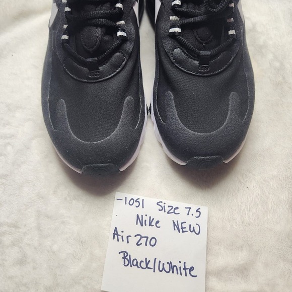 Nike Air Max 270 - Picture 2 of 5